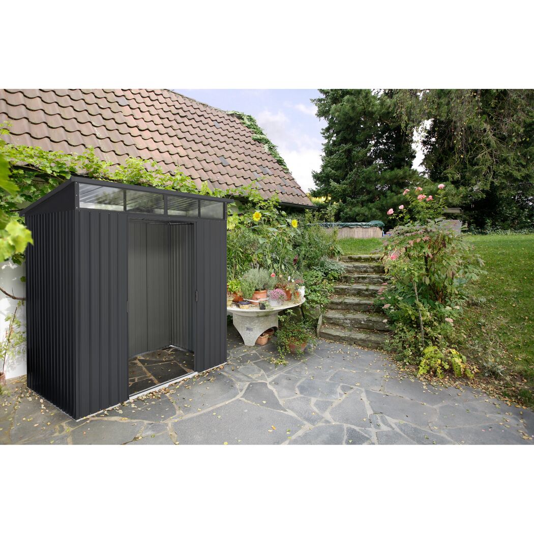 Anthrazitfarbenes Gerätehaus Lübeck im Garten