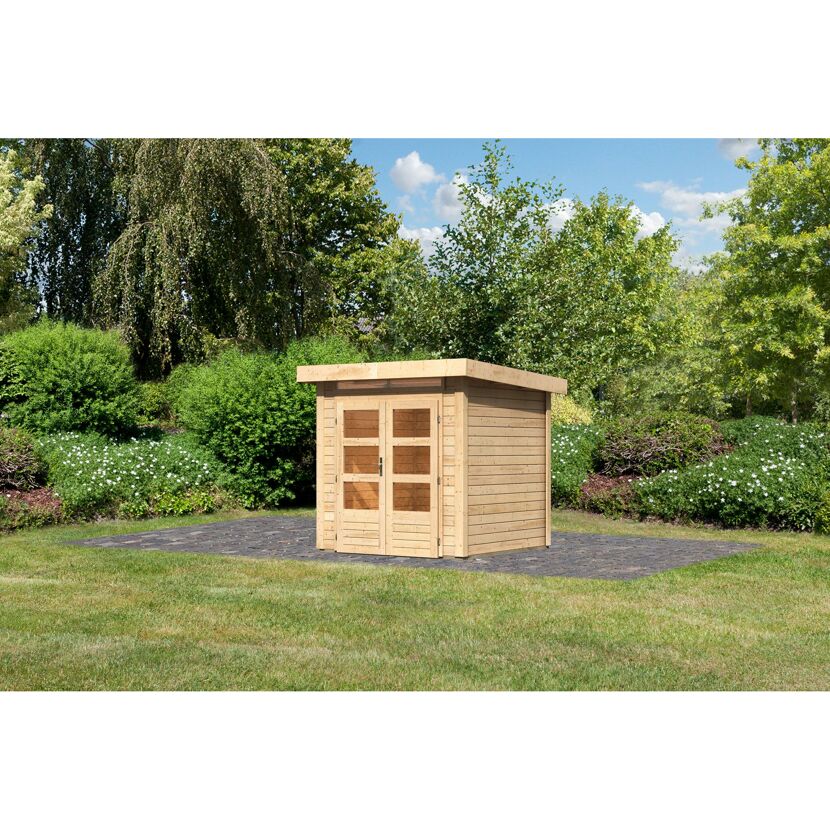Kleines Gartenhaus aus Holz mit Doppeltür und Fenstern.