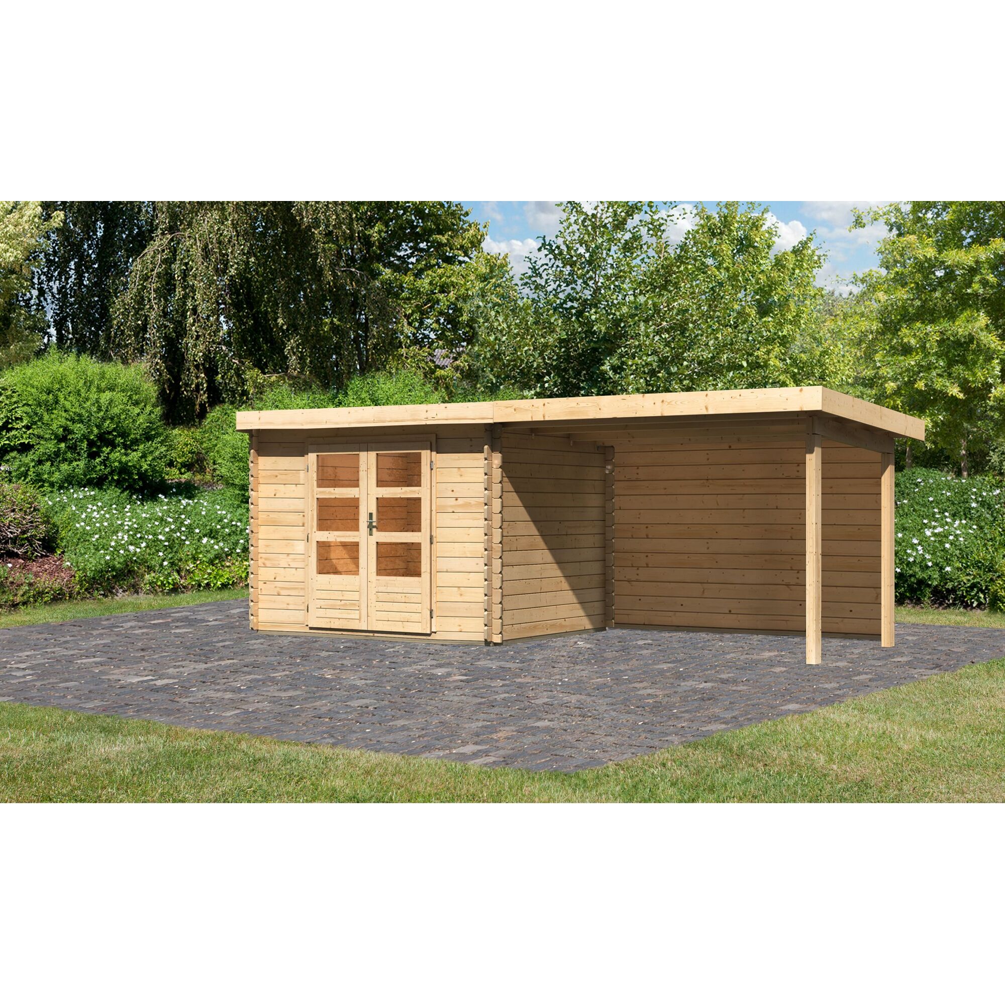 Gartenhaus aus Holz mit Anbau und Pflasterfläche