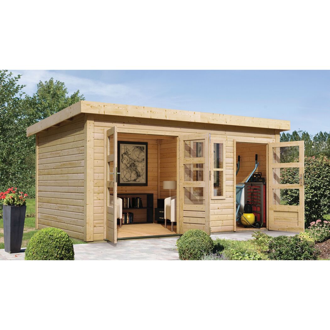 Modernes Gartenhaus mit offener Tür und Einrichtung