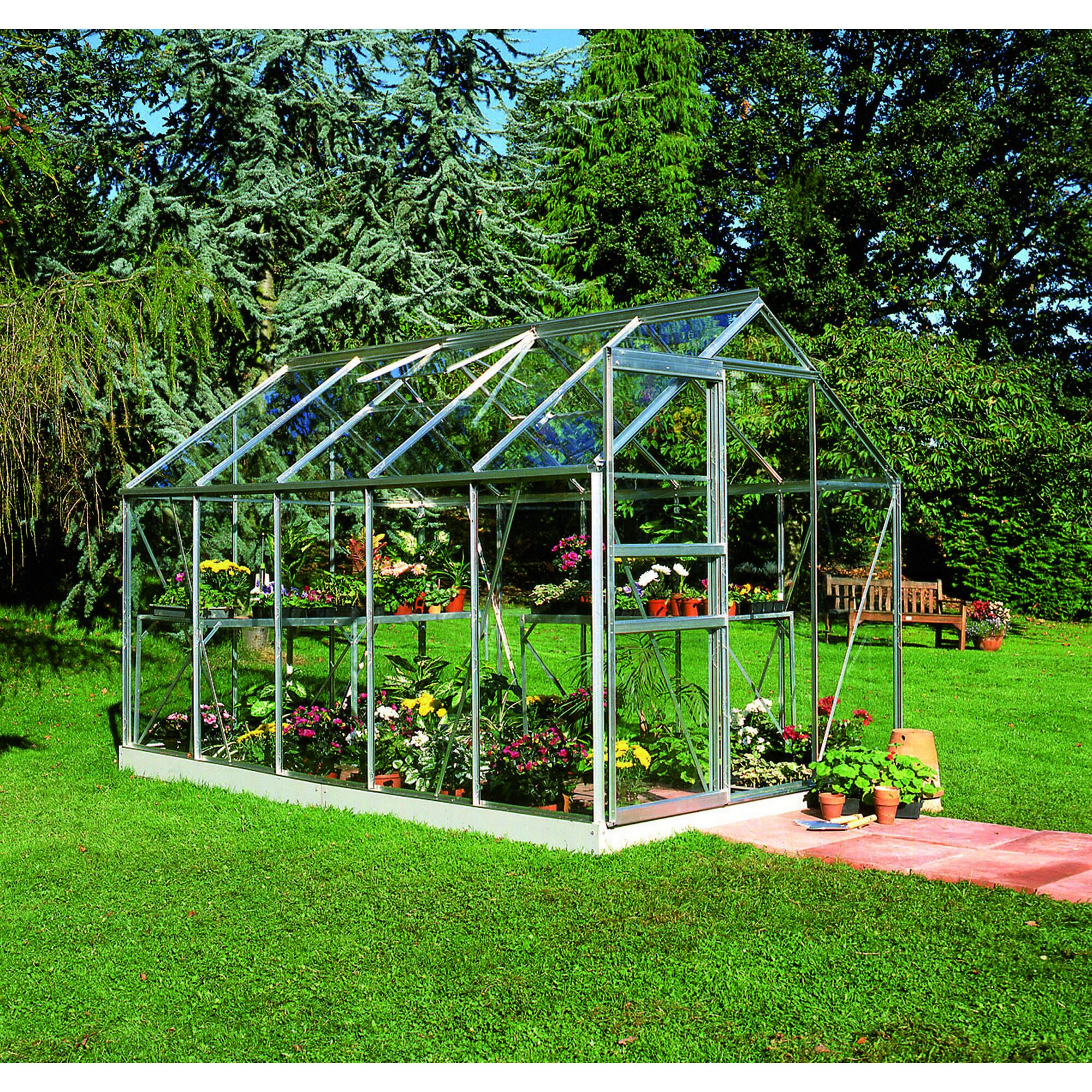 Gewächshaus mit vielen Blumen und Pflanzen