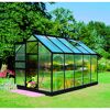 Gewächshaus mit geöffneter Tür im Garten