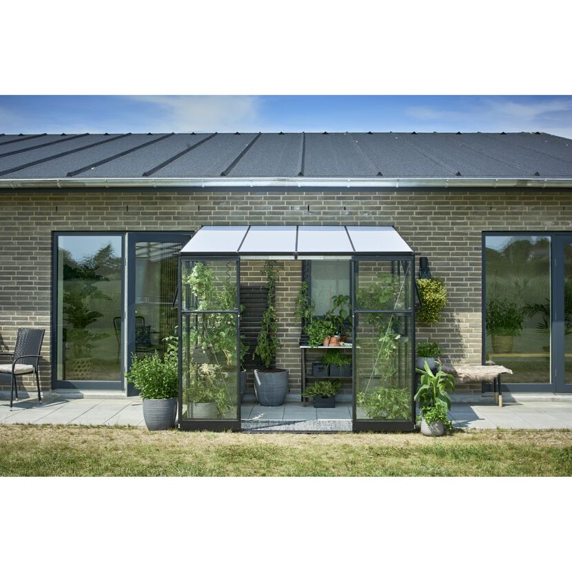 Anlehngewächshaus 'Qube Lean-to 68' 188 x 251 cm mit 3 mm Sicherheitsglas schwarz