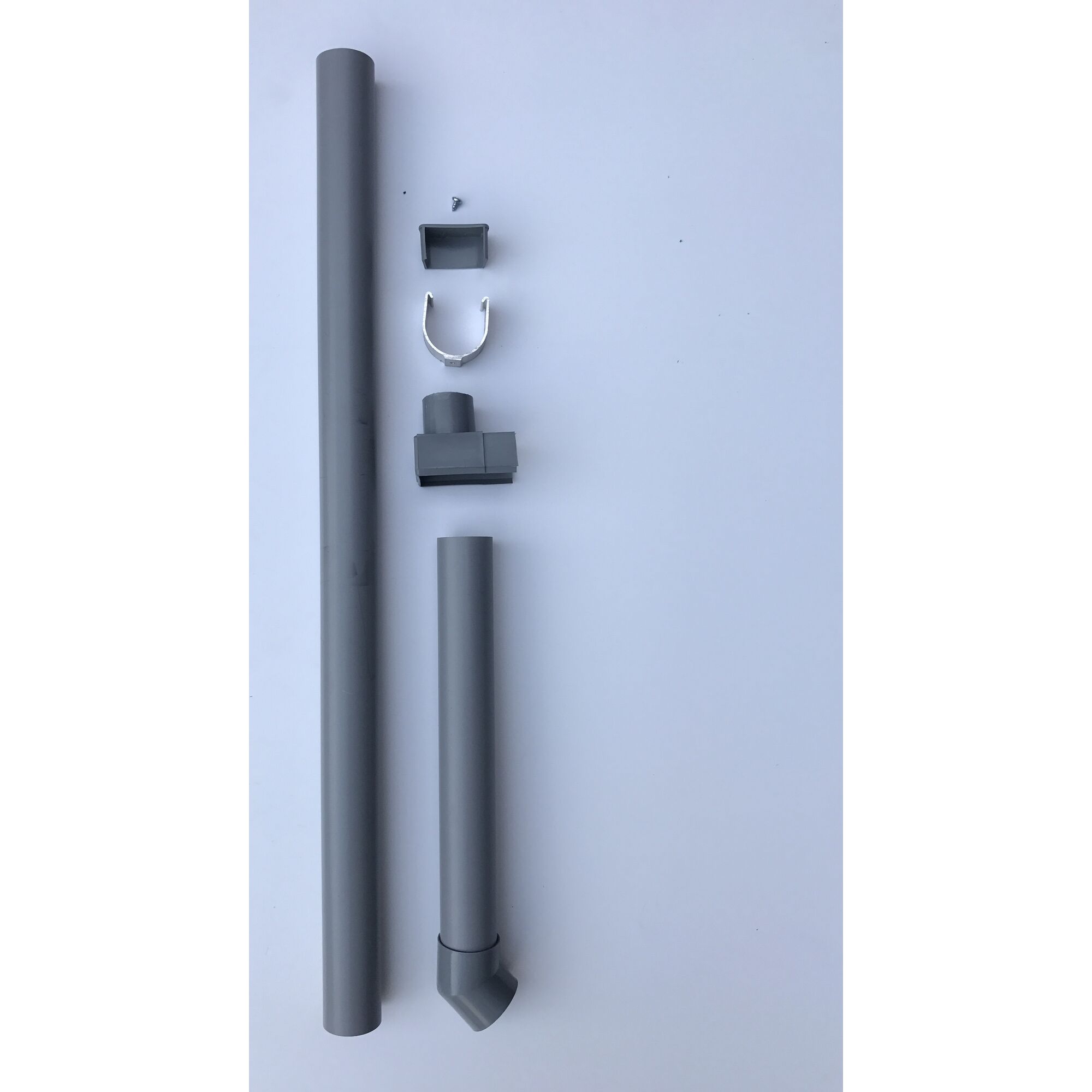 Einzelteile eines Fallrohrs