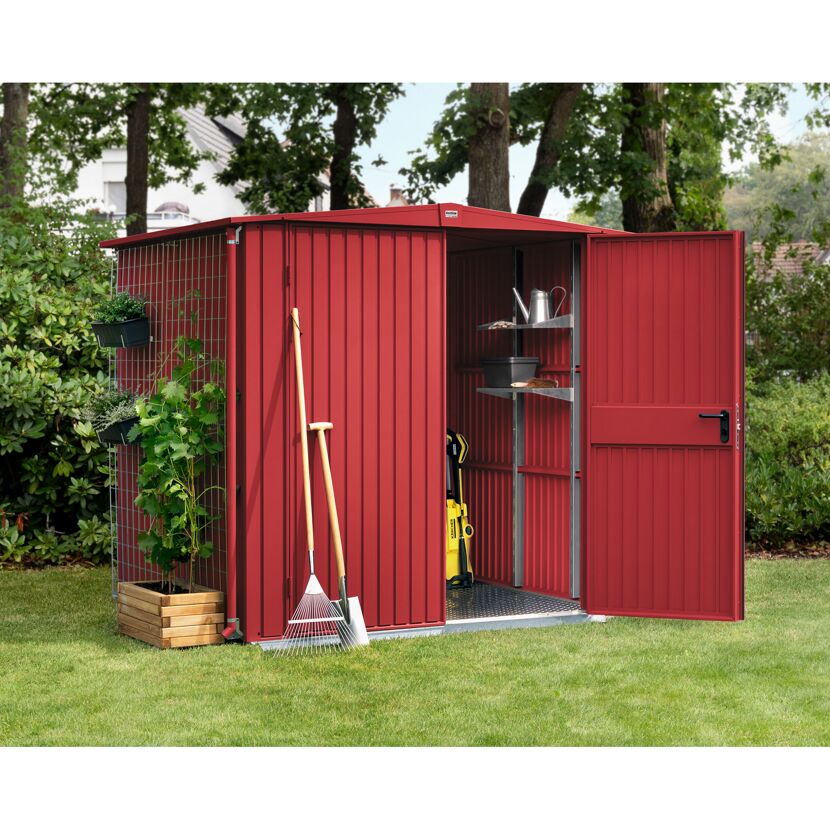 Rotes Gerätehaus Ecostar mit Rankgitter und Gartengeräten