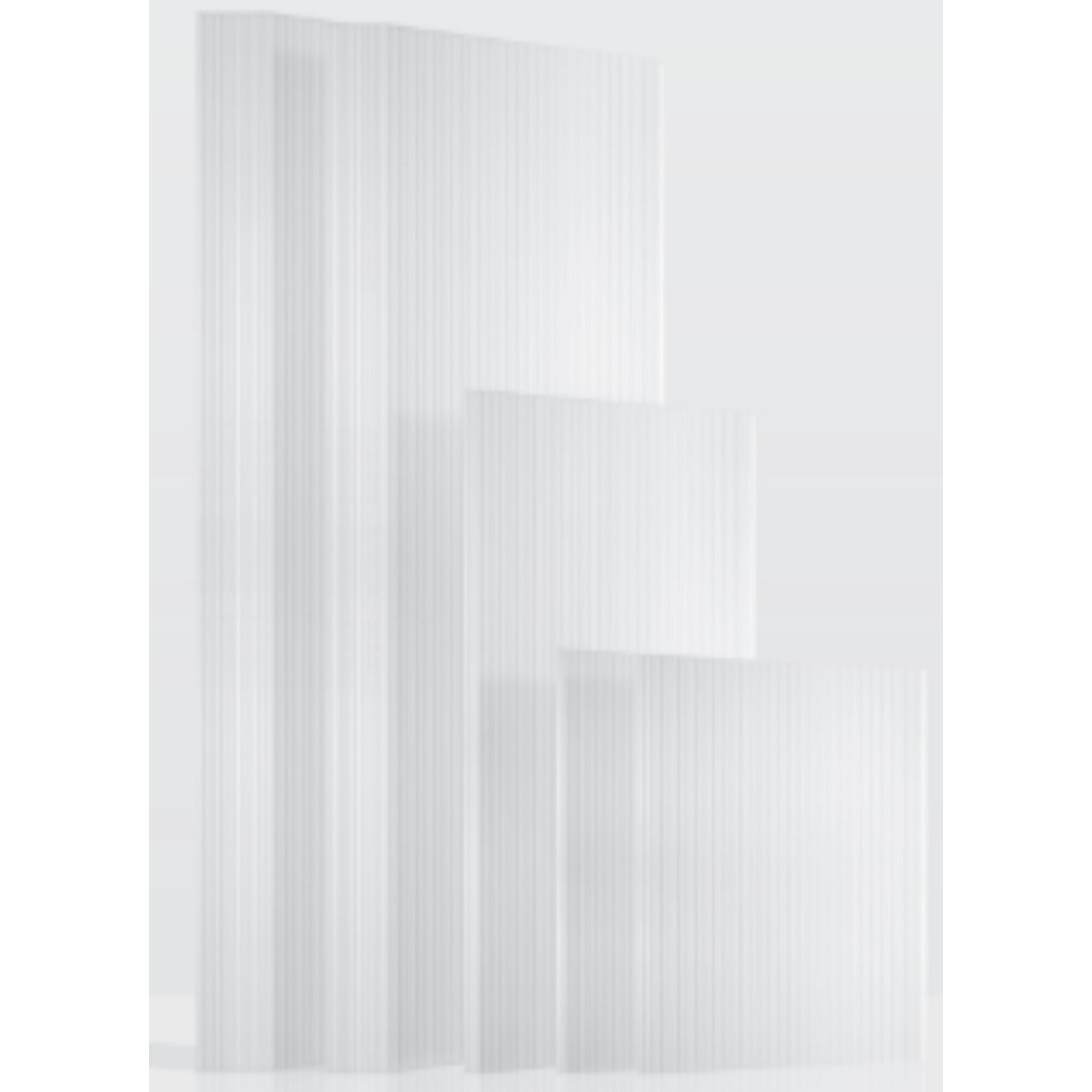 Drei weiße geriffelte Platten in unterschiedlichen Größen.