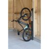 Fahrrad hängt an Bikelift Wandhalterung