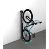 Fahrrad an Bikelift an Wand befestigt