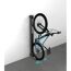 Fahrrad schwenkbar an Fahrradhalterung an Wand montiert