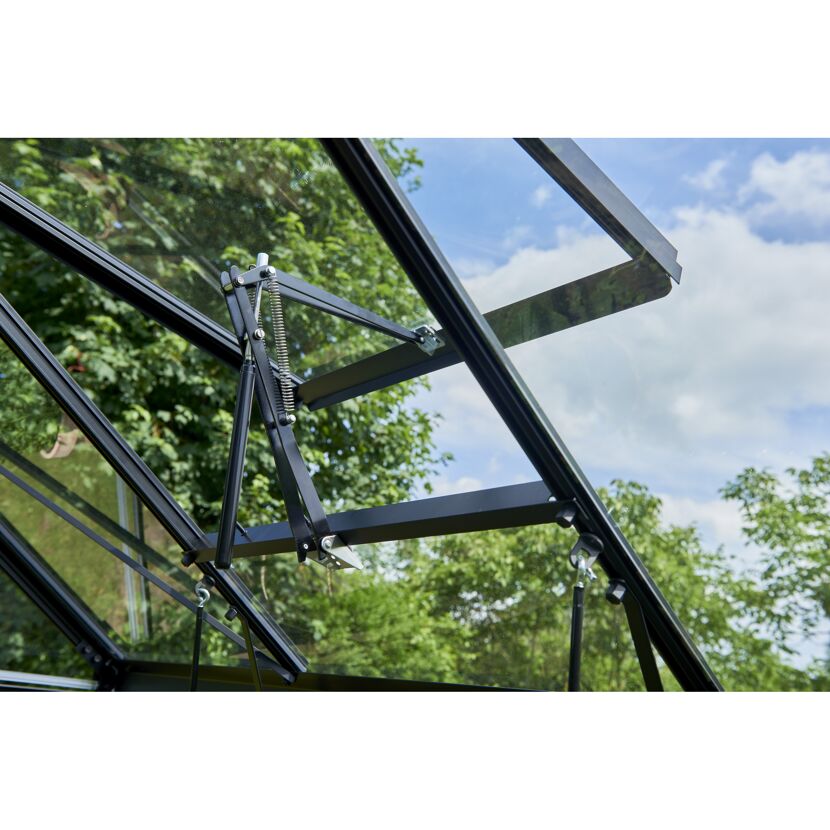 Geöffnetes Fenster eines Gewächshauses