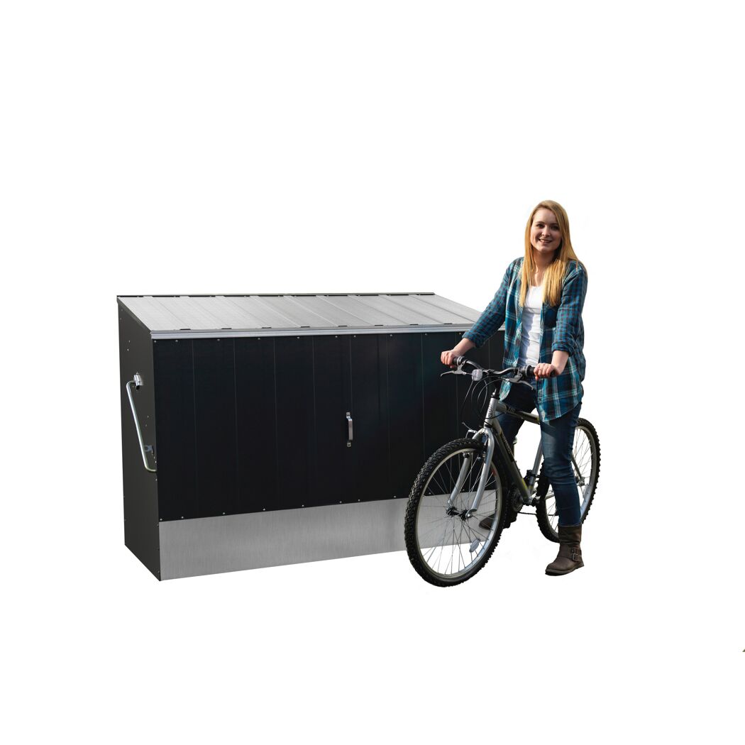 Person lehnt an Fahrradbox mit Fahrrad