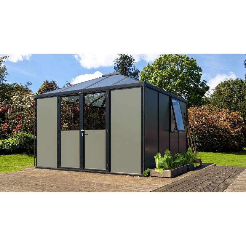Gerätehaus aus schwarzem Metall und Glas