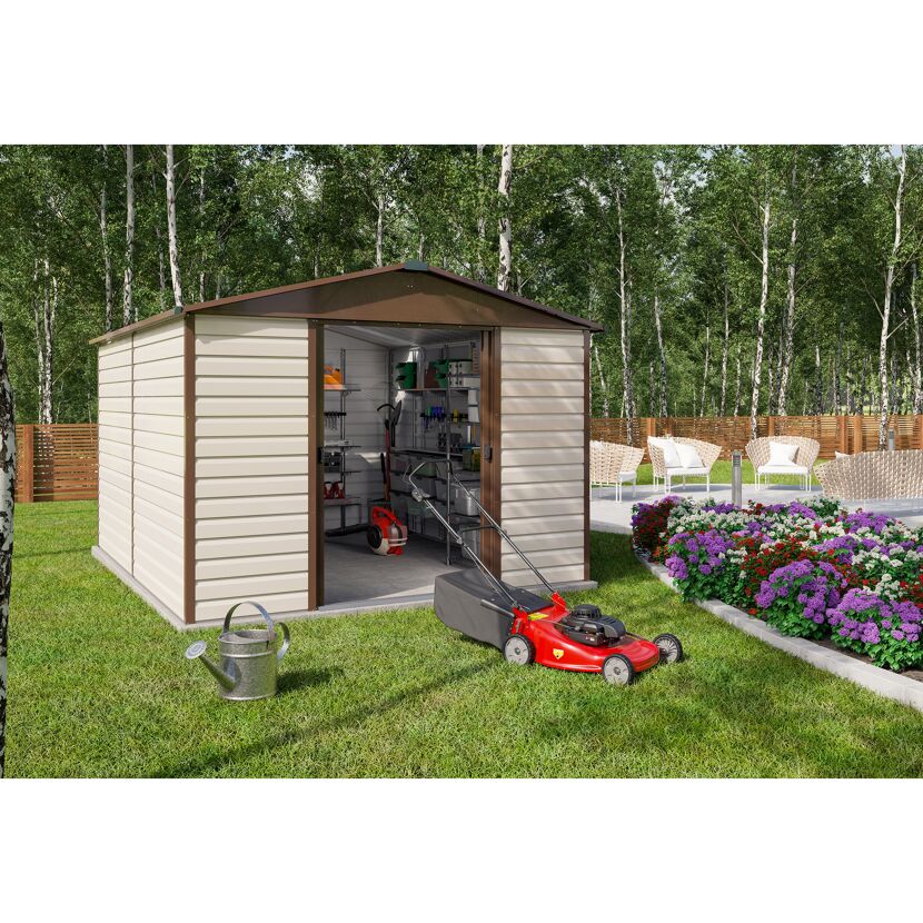 Gerätehaus im Garten mit Rasenmäher davor