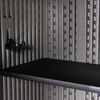 Geräteschrank mit schwarzem Einlegeboden