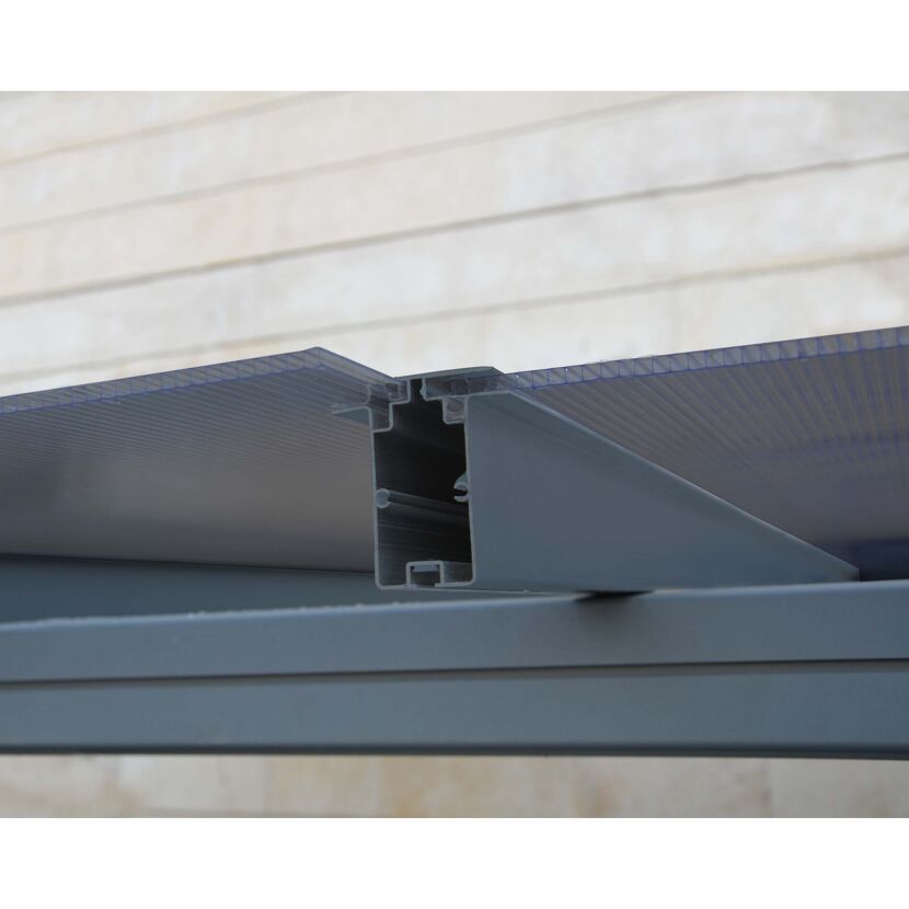 Nahaufnahme der Dachkonstruktion des Carports Verona