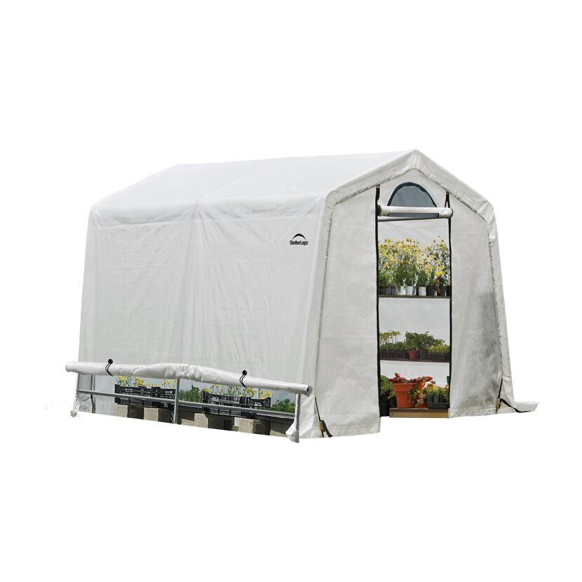 ShelterLogic Gewächshaus mit Pflanzen im Regal