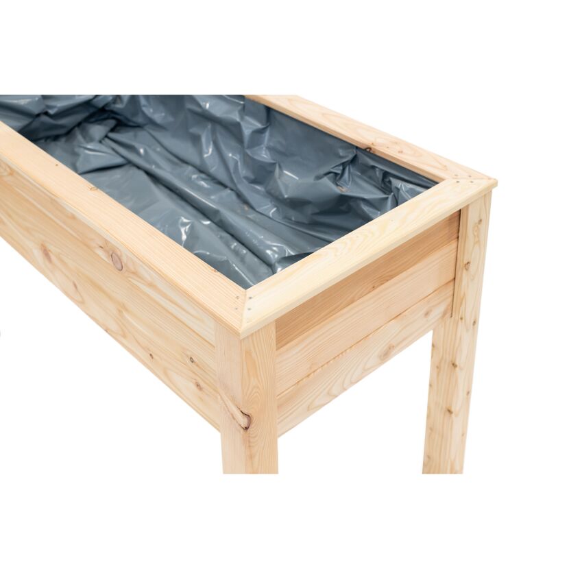 Holz-Hochbeet mit Folie ausgelegt
