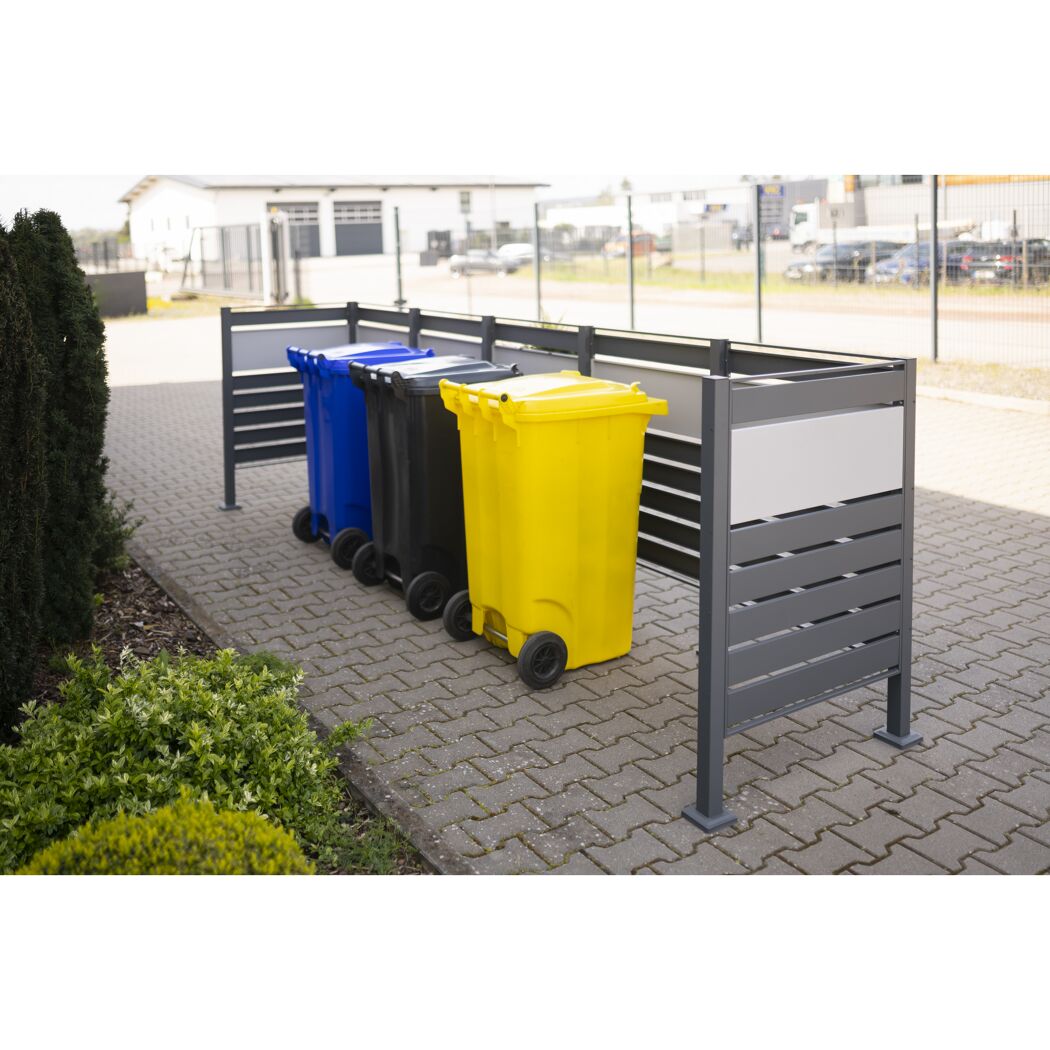 Mülltonnenbox mit drei Mülltonnen