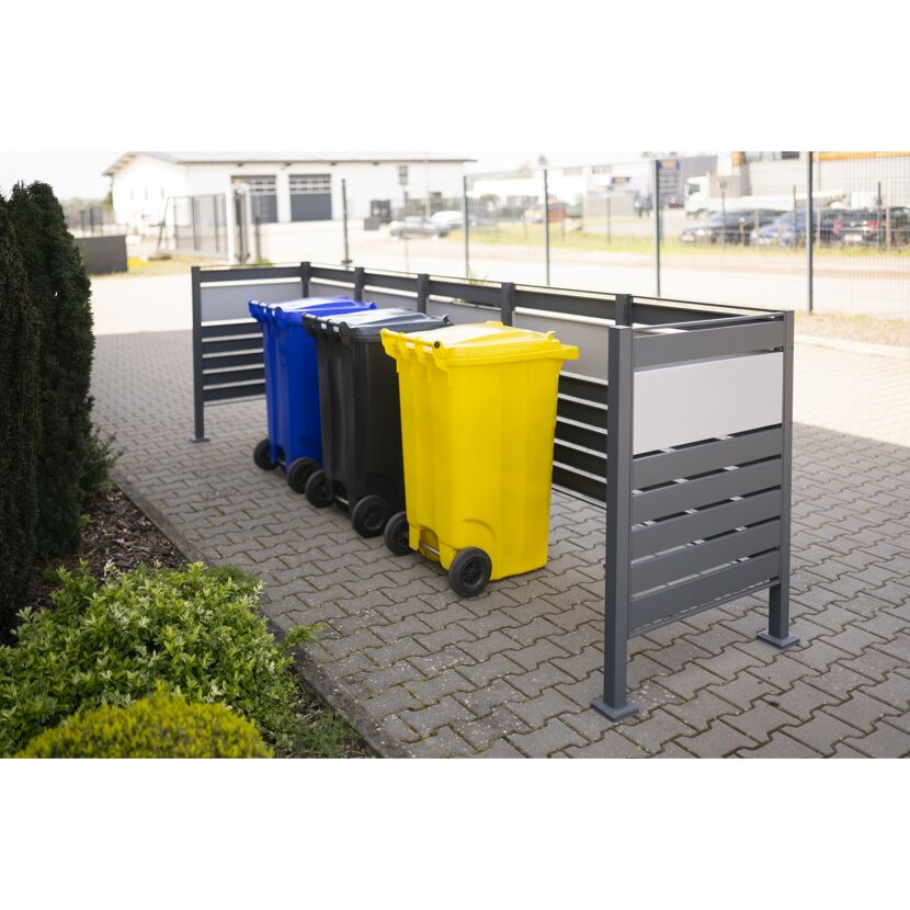 Mülltonnenbox mit drei Mülltonnen