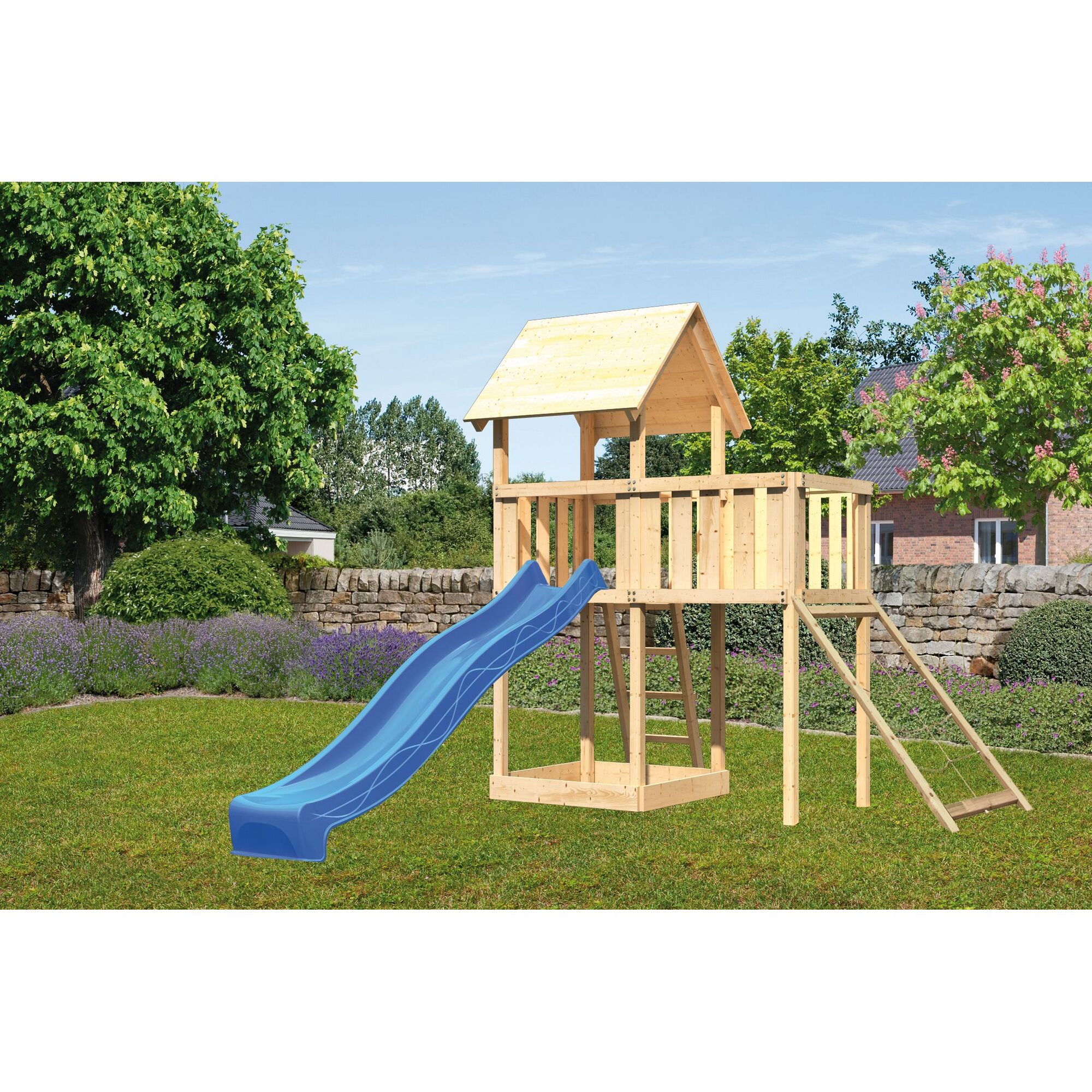 Spielturm aus Holz mit blauer Rutsche