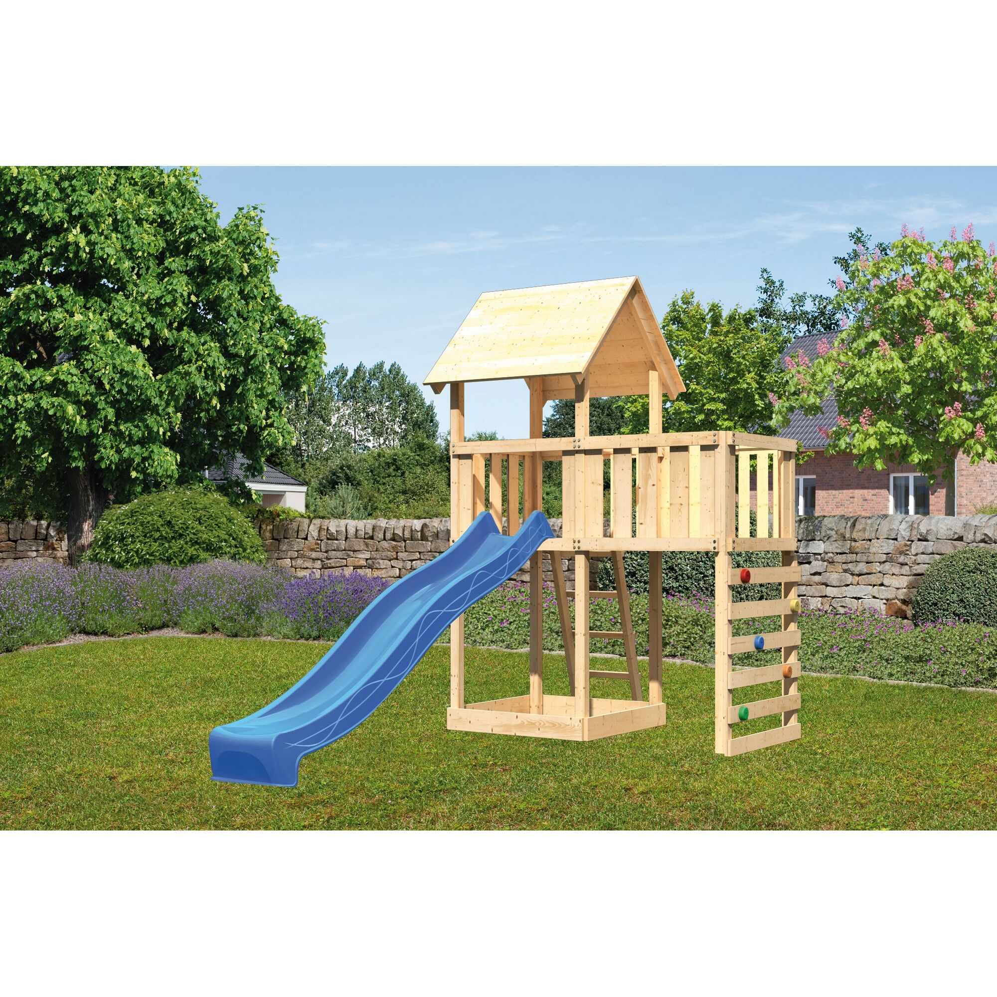 Spielturm aus Holz mit blauer Rutsche