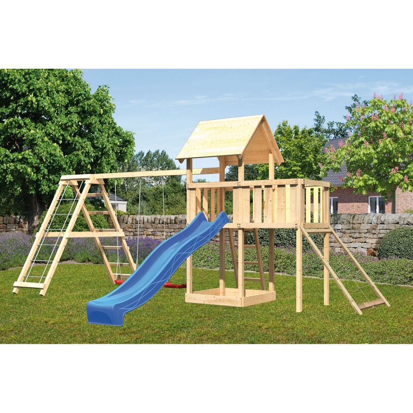 Hölzerner Spielturm mit Rutsche und Schaukel