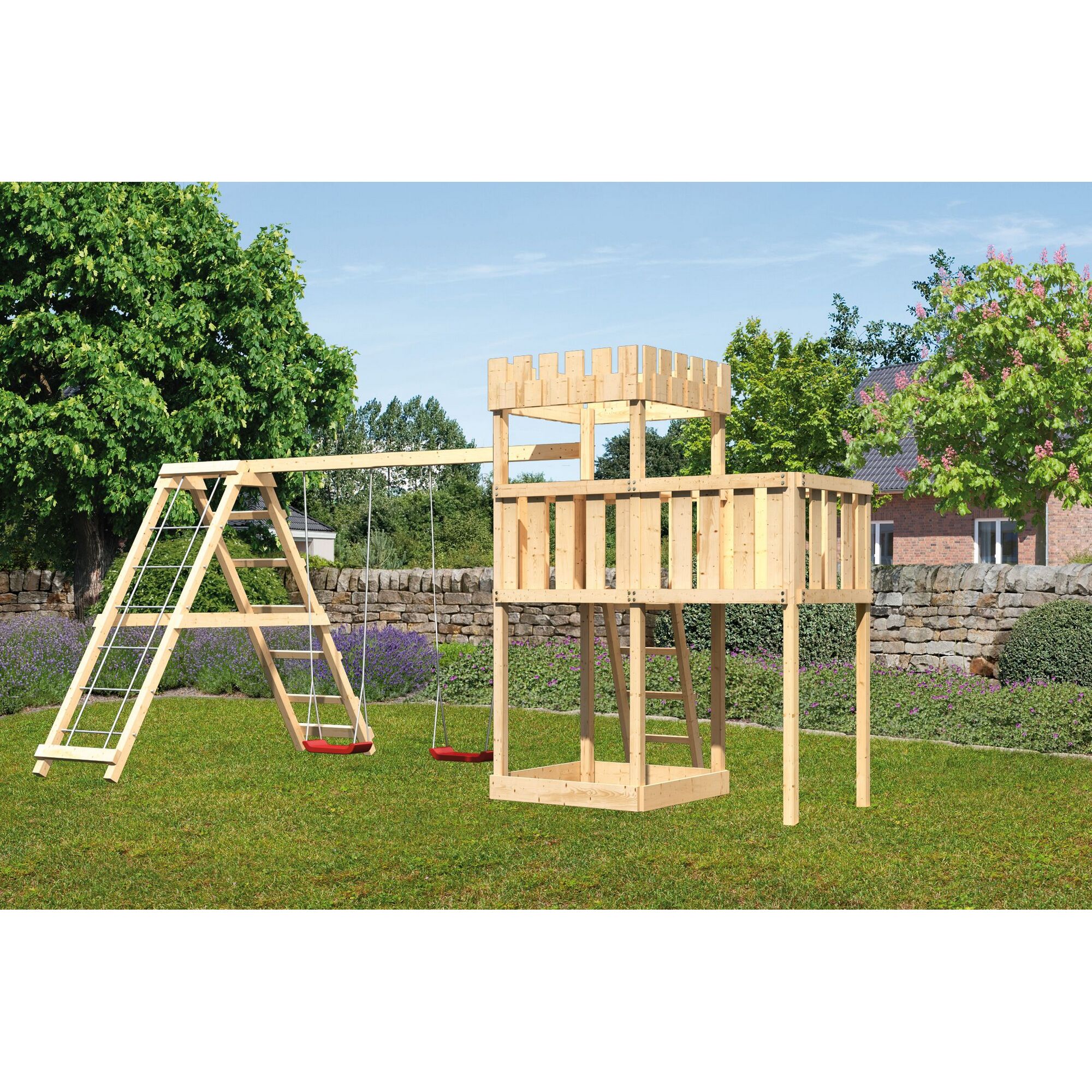 Hölzerner Spielturm mit Schaukel und Leiter.