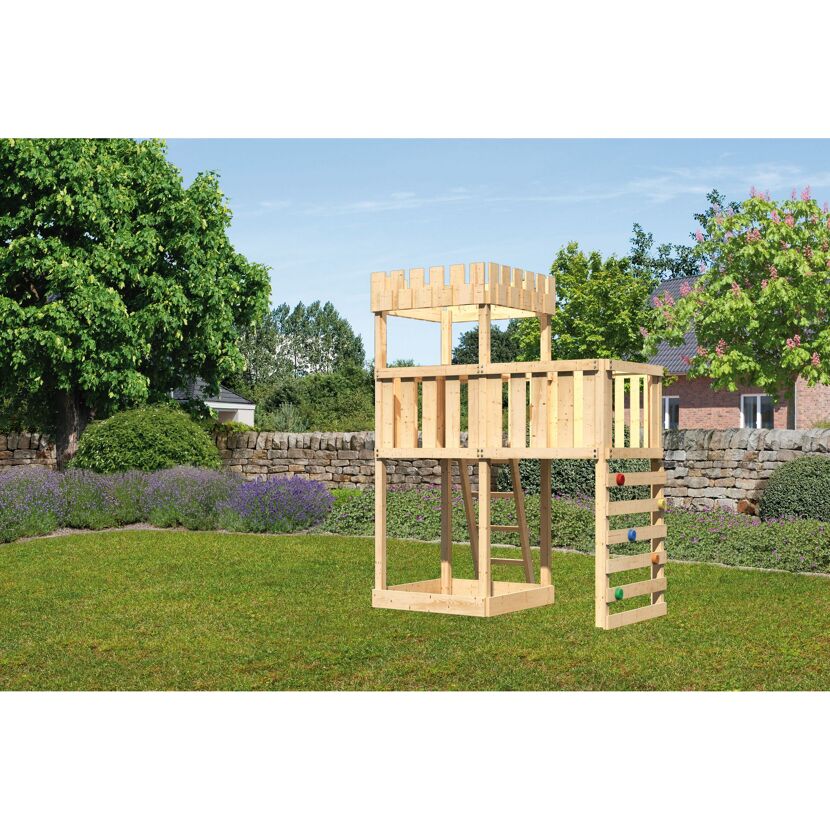 Hölzerner Spielturm mit Kletterwand
