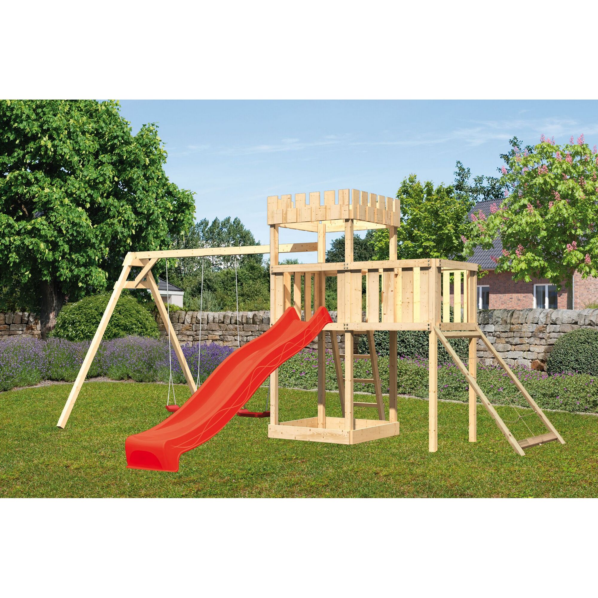 Hölzerner Spielturm mit Rutsche und Schaukel