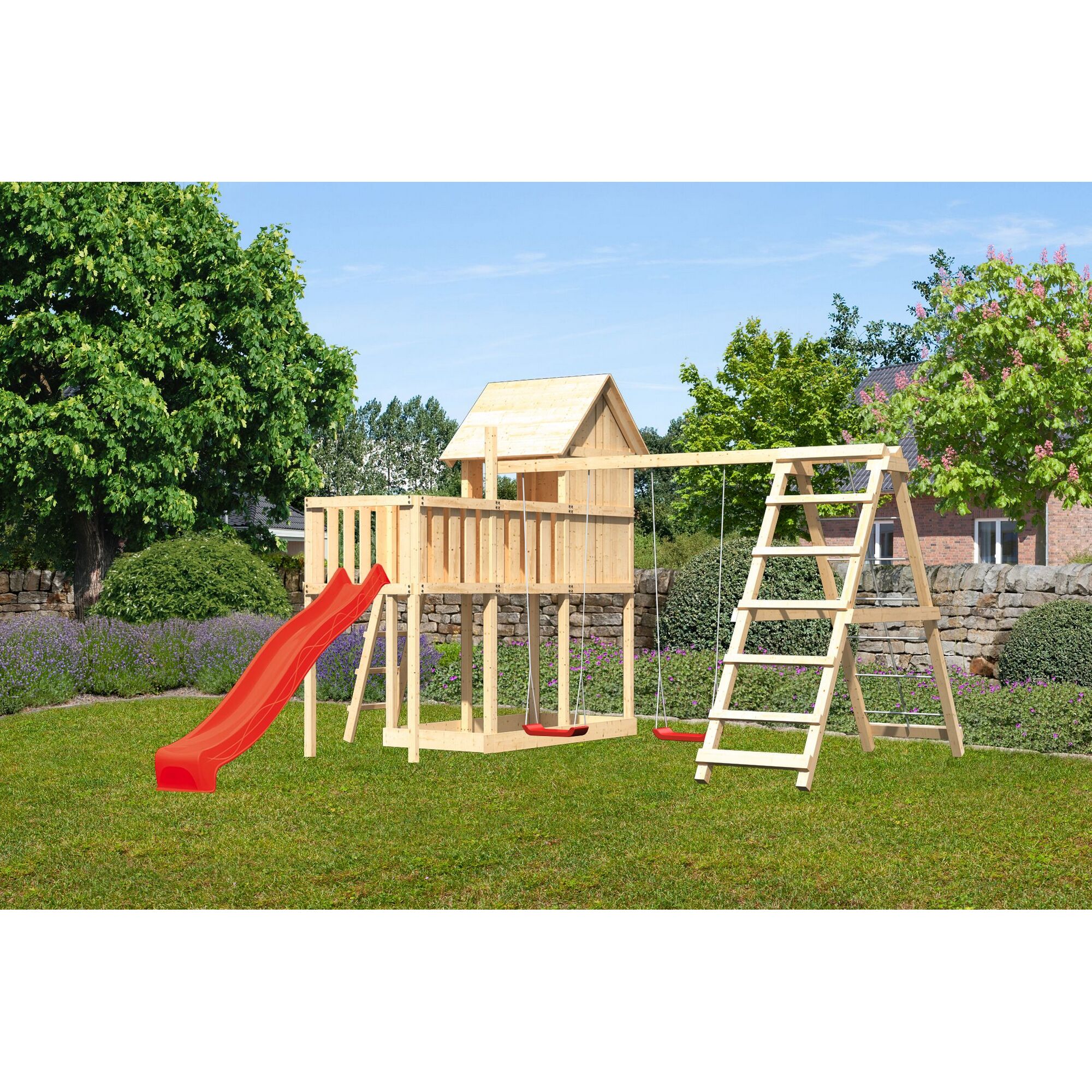 Hölzernes Spielgerät mit Schaukel und Rutsche