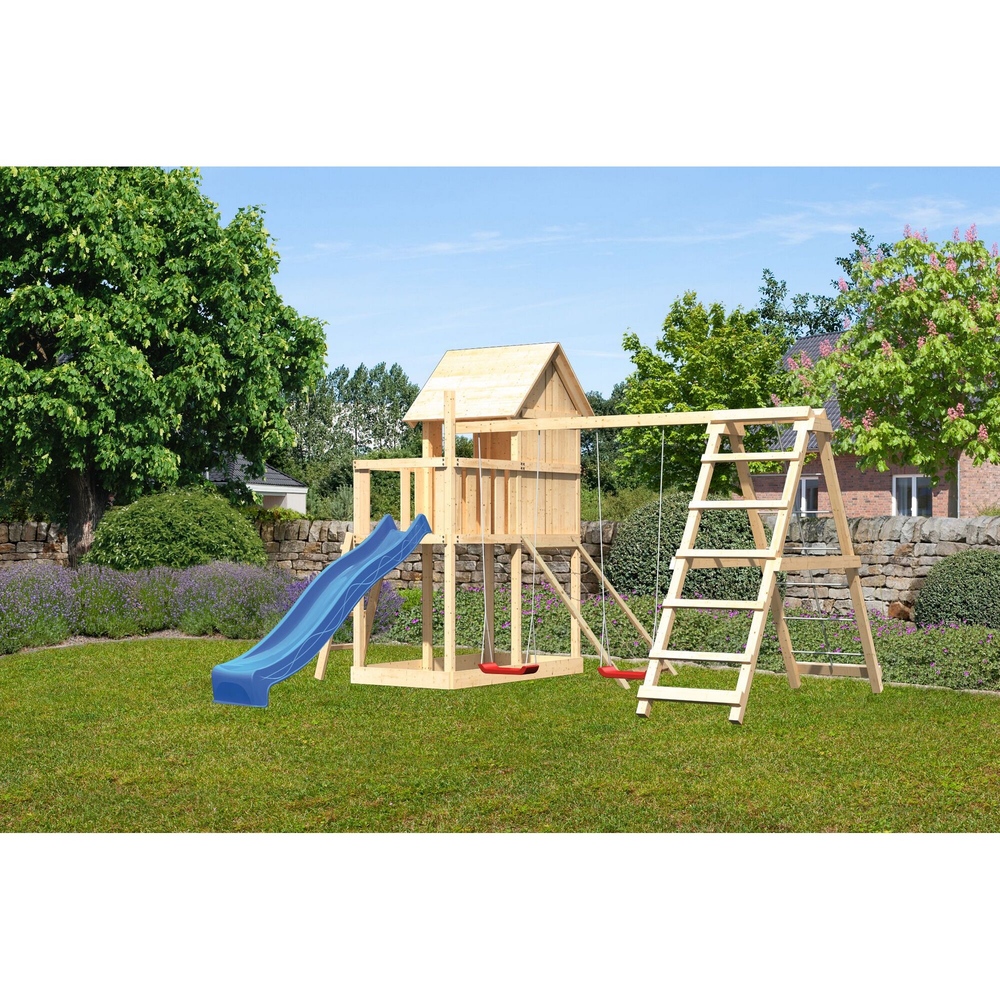 Hölzerner Spielturm mit Rutsche und Schaukeln