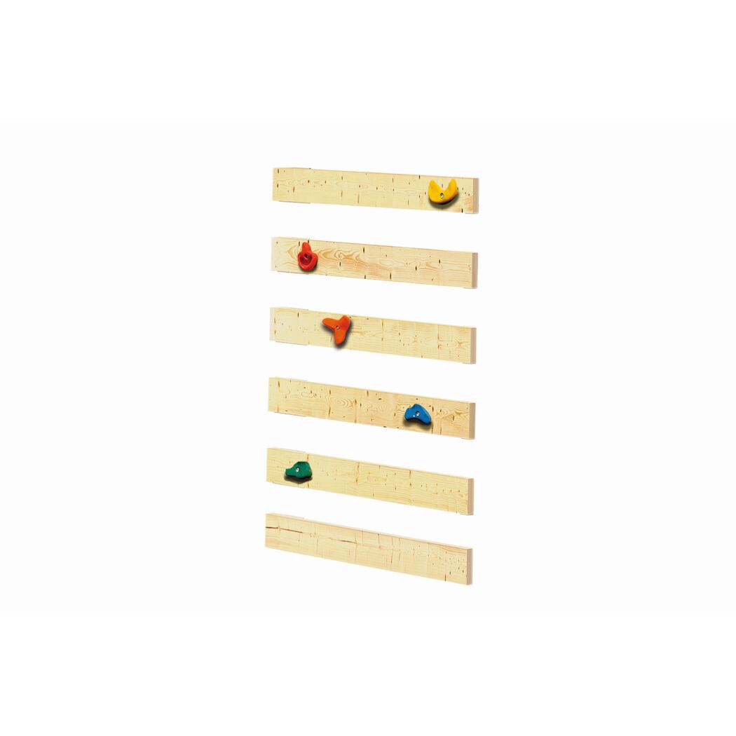 Kletterwand aus Holz mit bunten Griffen