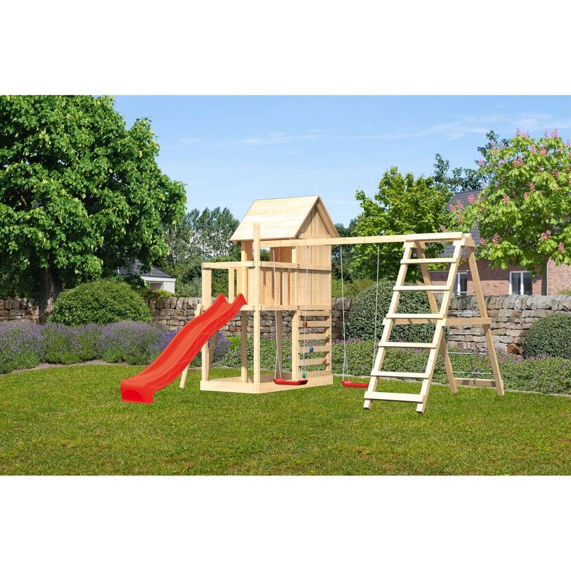 Hölzernes Spielgerät mit Schaukeln und Rutsche