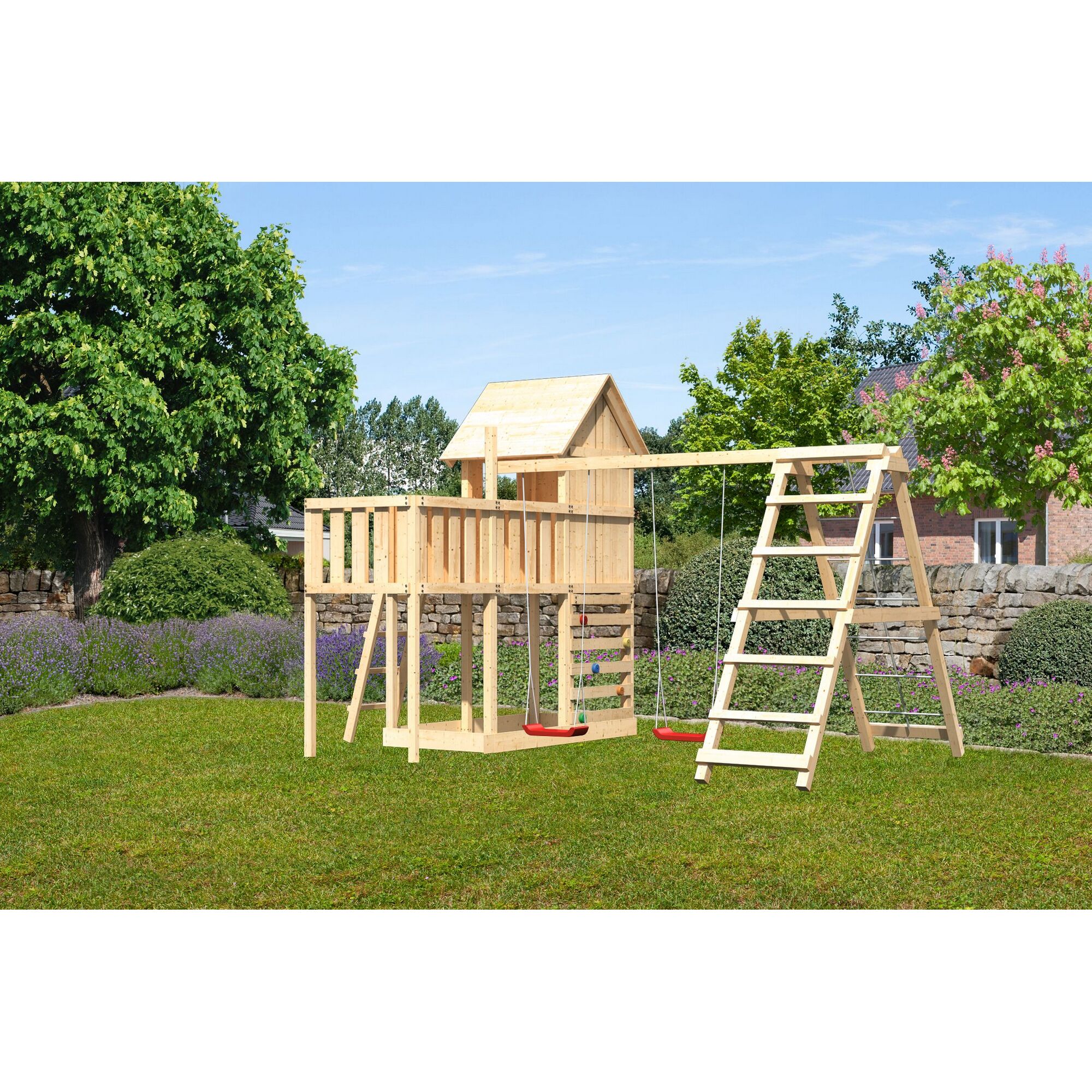 Hölzernes Spielgerät mit Schaukel und Rutsche