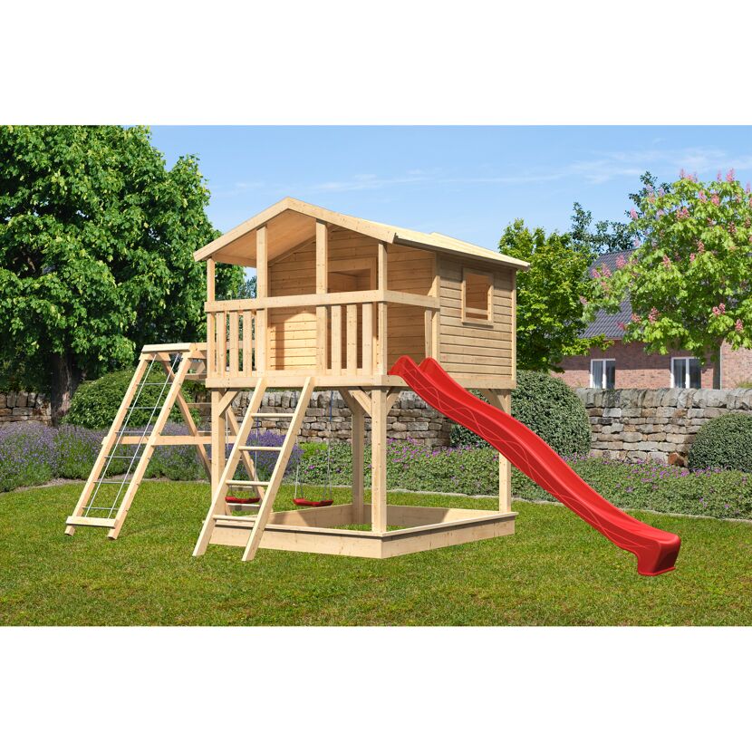 Spielturm aus Holz mit Rutsche und Schaukel