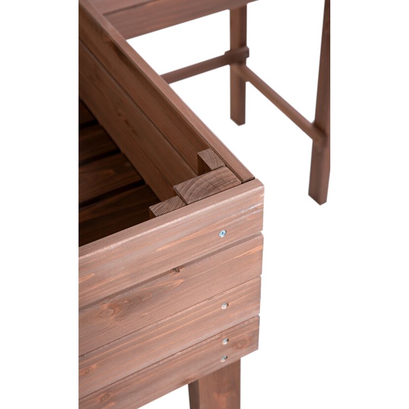 Ecke eines Hochbeets aus Holz