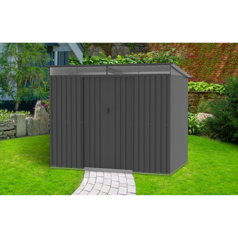 Grauer Geräteschuppen im Garten