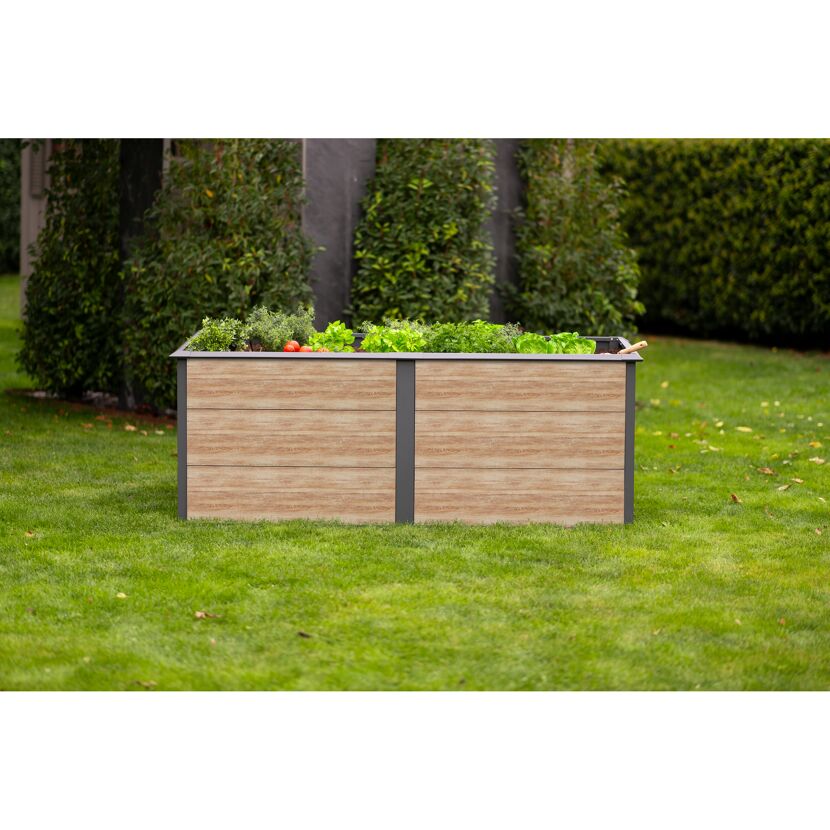 Holzhochbeet mit Kräutern und Gemüse