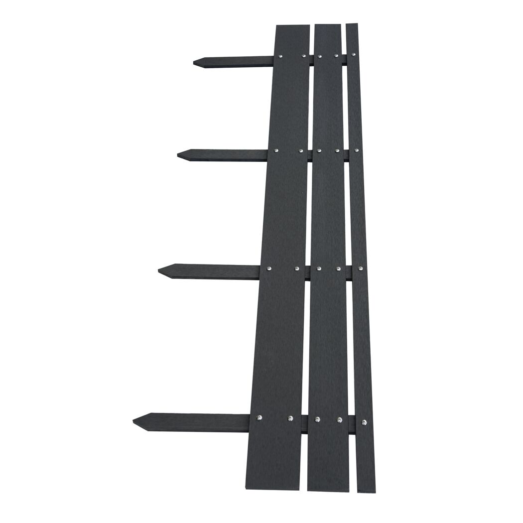 Schwarze WPC Beetabtrennung