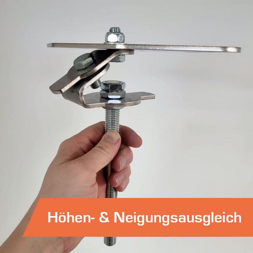 Hand hält Höhen- & Neigungsausgleich