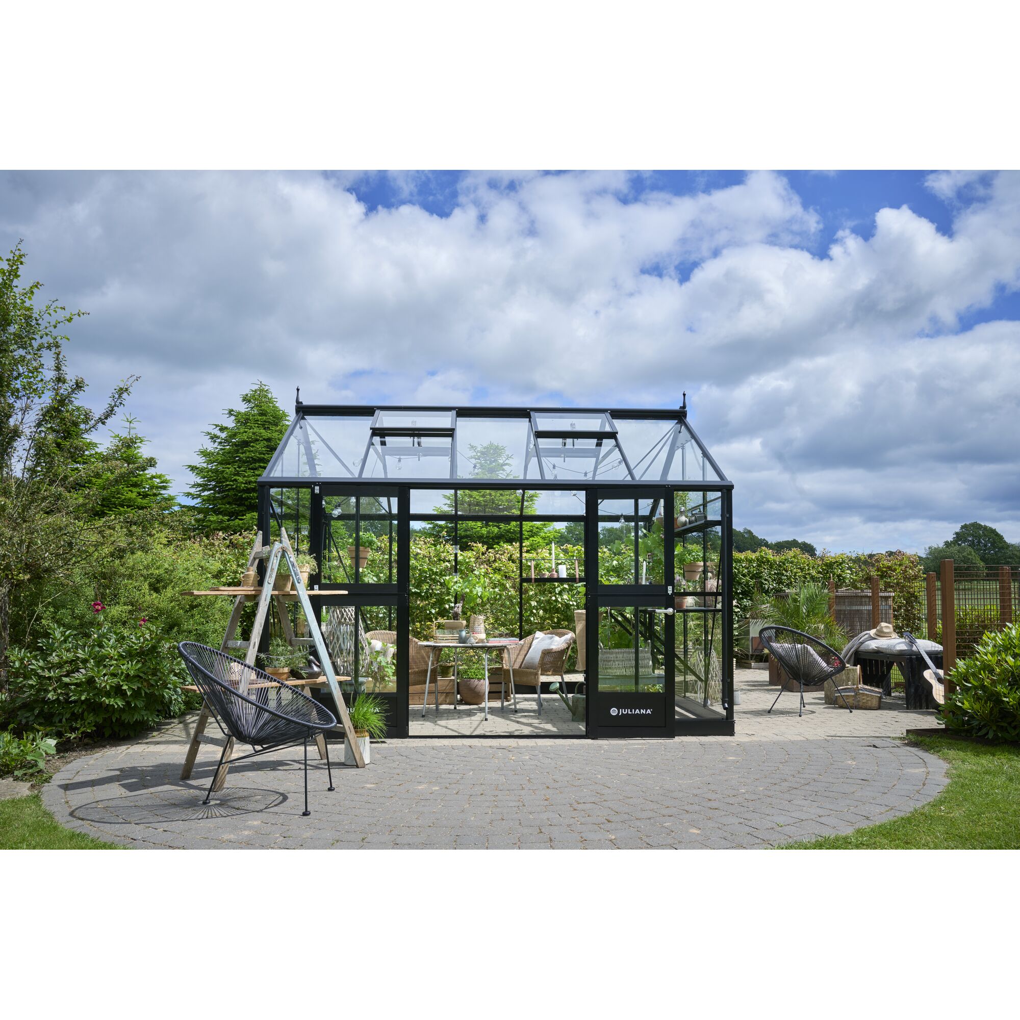 Schwarzes Gewächshaus Juliana mit Sitzecke
