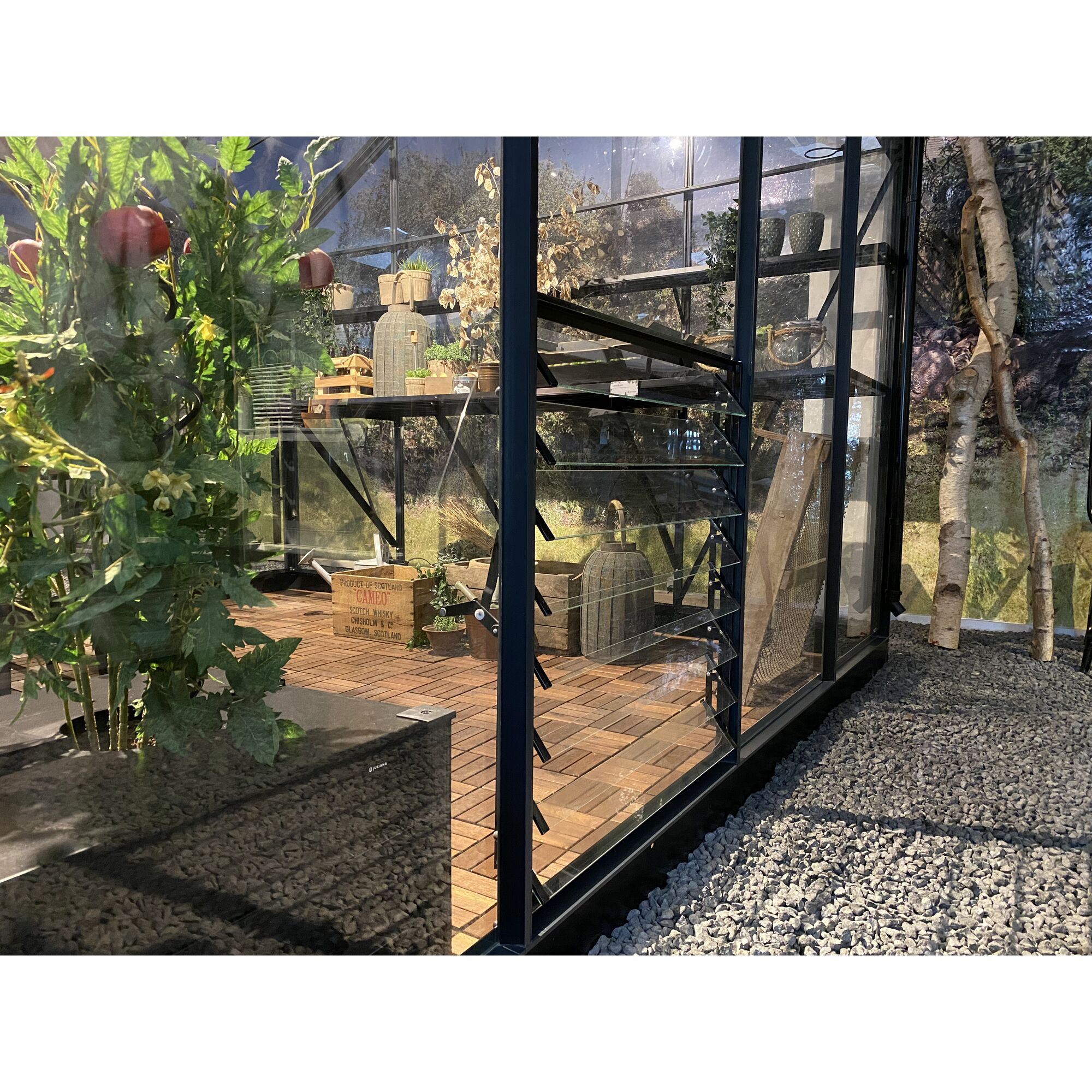 Gewächshaus mit Lamellenfenster