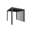 Schwarze Pergola mit Lamellendach