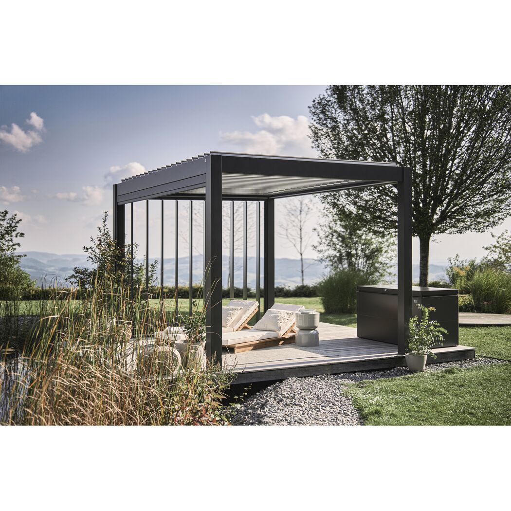 Pergola mit Lounge-Möbeln