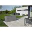 Graue Gartenbox auf Terrasse