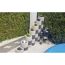 Grau-schwarze Pflanzringe mit Blumen und Grill