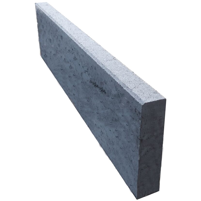 Anthrazitfarbene Rasenkante aus Beton