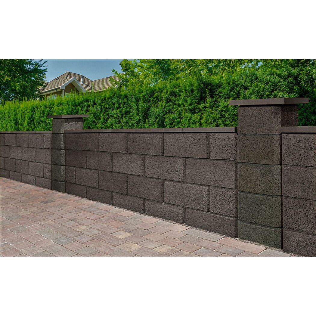 Anthrazitfarbene Gartenmauer aus Planomur Pfeiler Steinen