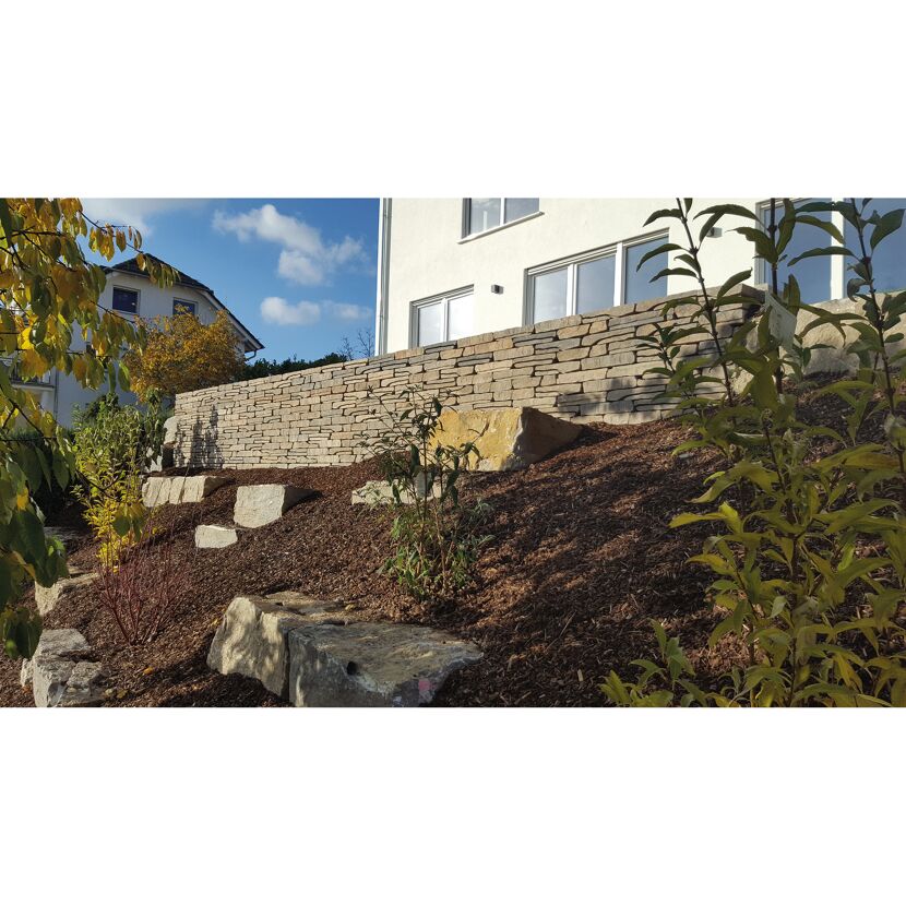 Mauer aus Grauwacke
