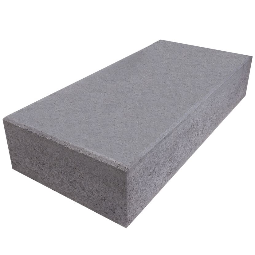 Anthrazitfarbene Blockstufe